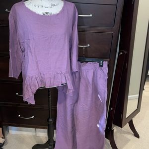 Adorable matching linen set wide leg w/ peplum top in excellent condition